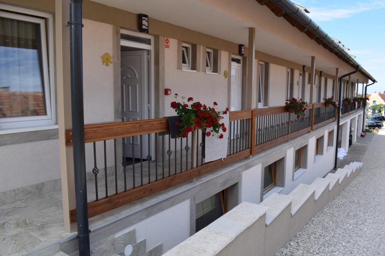 Platan Apartmanhaz Balatongyörök 外观 照片
