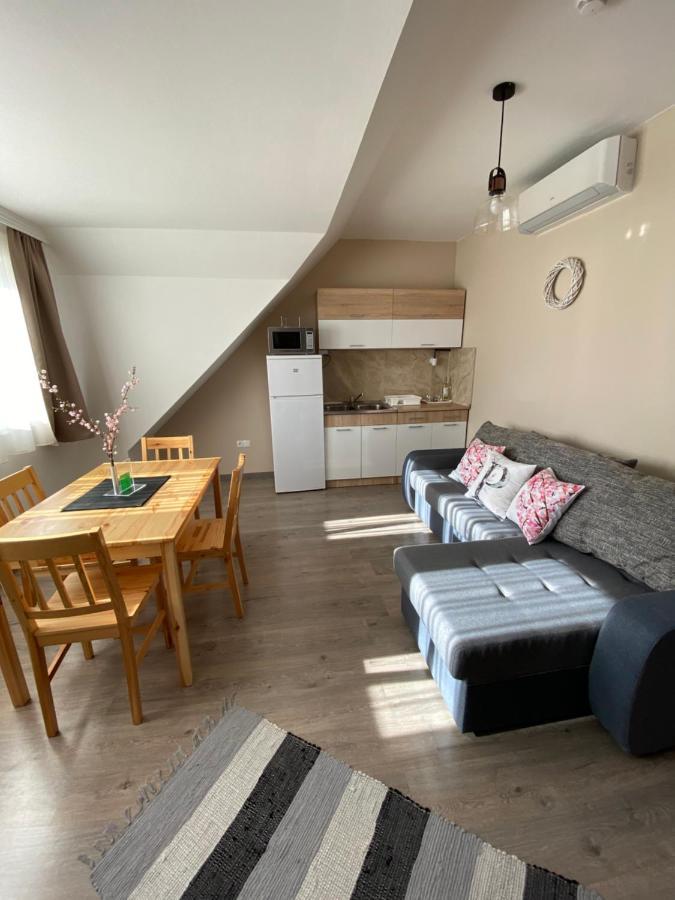 Platan Apartmanhaz Balatongyörök 外观 照片