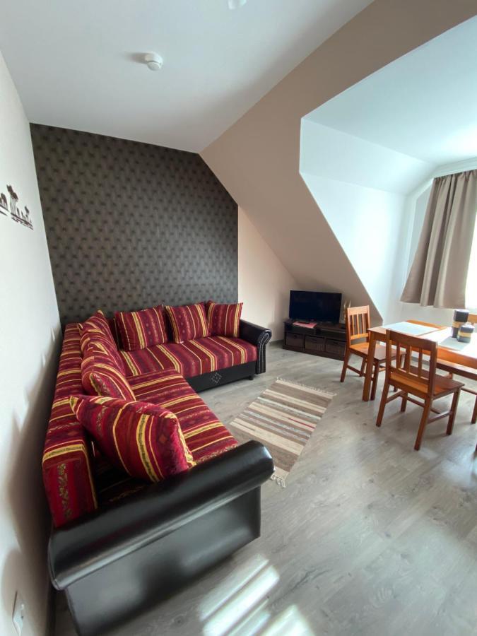 Platan Apartmanhaz Balatongyörök 外观 照片