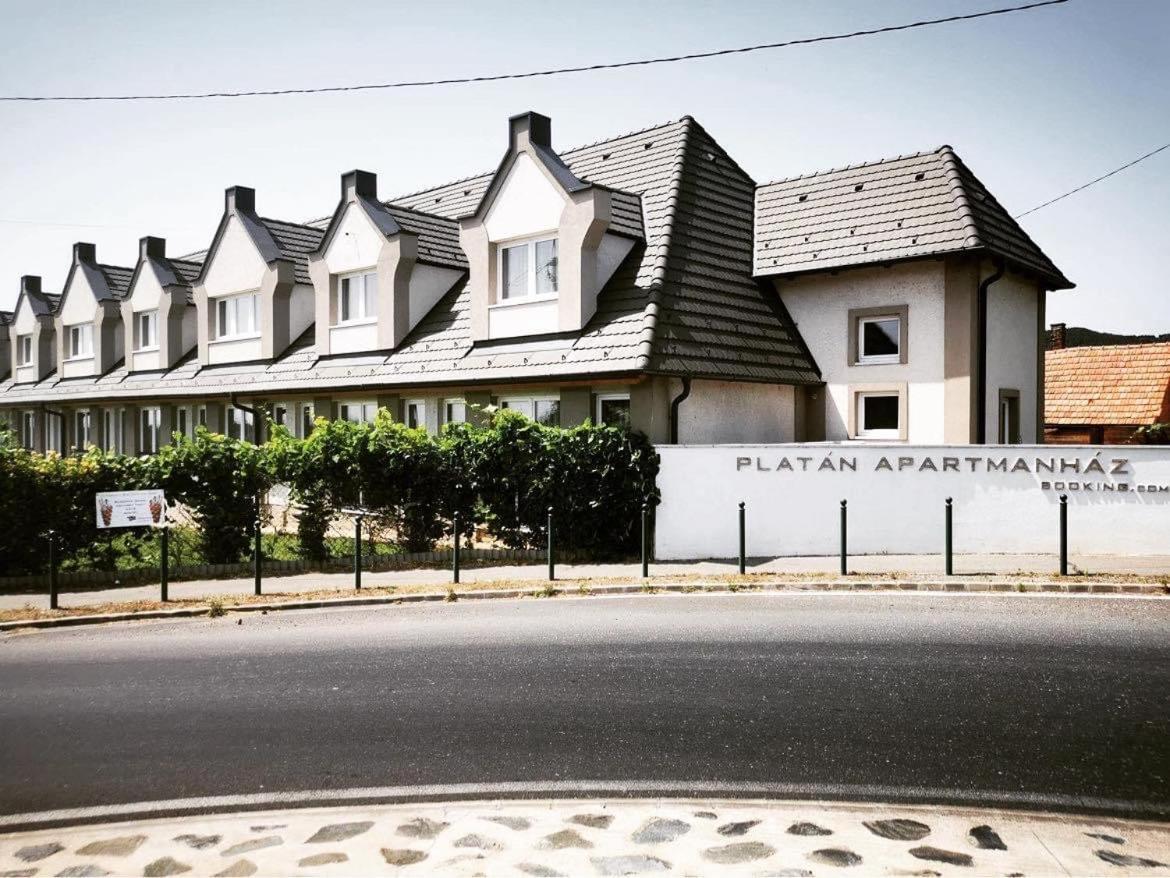 Platan Apartmanhaz Balatongyörök 外观 照片